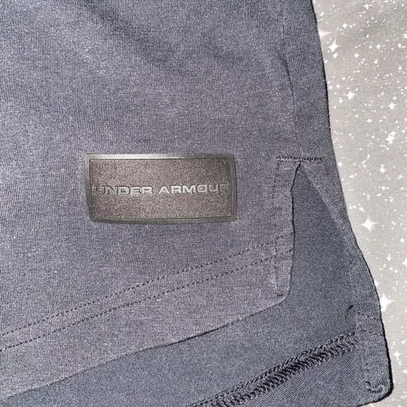 Black Under Armour Hooded Tee-Shirt - Picture 2 of 3